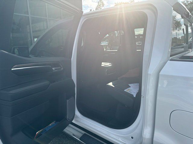 Used 2024 Chevrolet Silverado 1500 High Country w/ Technology Package AWD/4WD image 6
