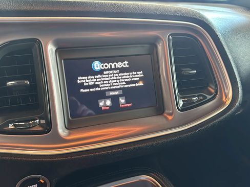 Used 2019 Dodge Challenger R/T w/ Driver Convenience Group RWD image 15