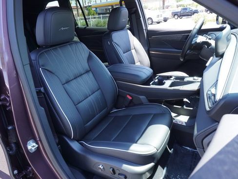 Used 2025 Buick Enclave Avenir w/ Super Cruise Package FWD image 14