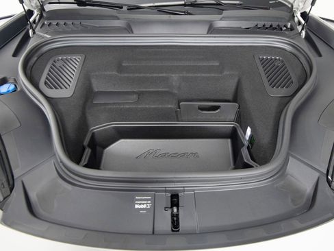 New 2026 Porsche Macan 4 Electric image 47