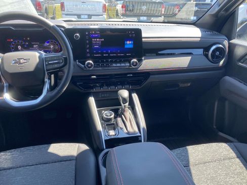 Used 2024 Chevrolet Colorado Z71 w/ Z71 Convenience Package 2 image 18