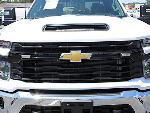 Used 2025 Chevrolet Silverado 2500 W/T w/ WT Convenience Package AWD/4WD image 15