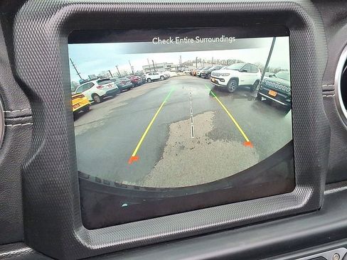 Used 2021 Jeep Wrangler Unlimited Sahara w/ Cold Weather Group image 20