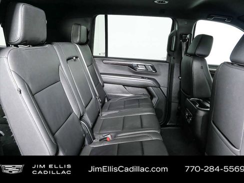 Used 2025 Chevrolet Suburban LT RWD image 21