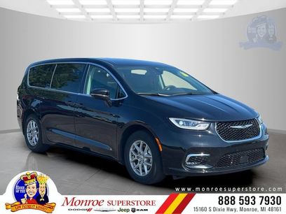 Certified 2024 Chrysler Pacifica Touring-L