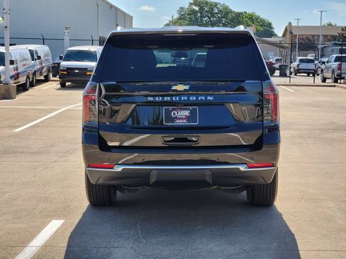 Used 2025 Chevrolet Suburban LS RWD image 13