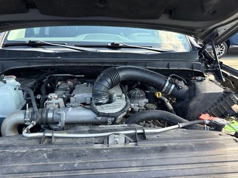 Used 2017 Nissan Titan SV AWD/4WD image 15