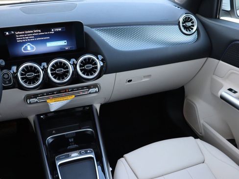 Used 2025 Mercedes-Benz GLA 250 image 21