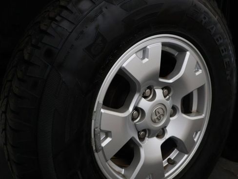 Used 2015 Toyota Tacoma PreRunner w/ SR5 Package image 26