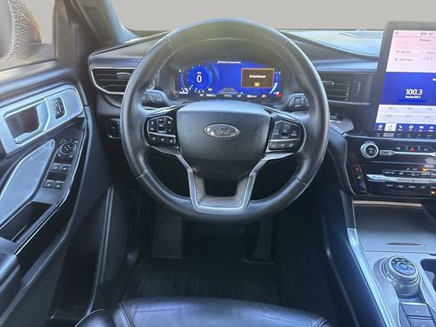 Used 2023 Ford Explorer Platinum w/ Technology Package image 15