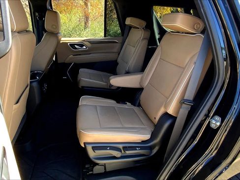 Used 2021 Chevrolet Tahoe Premier w/ Premium Package image 18