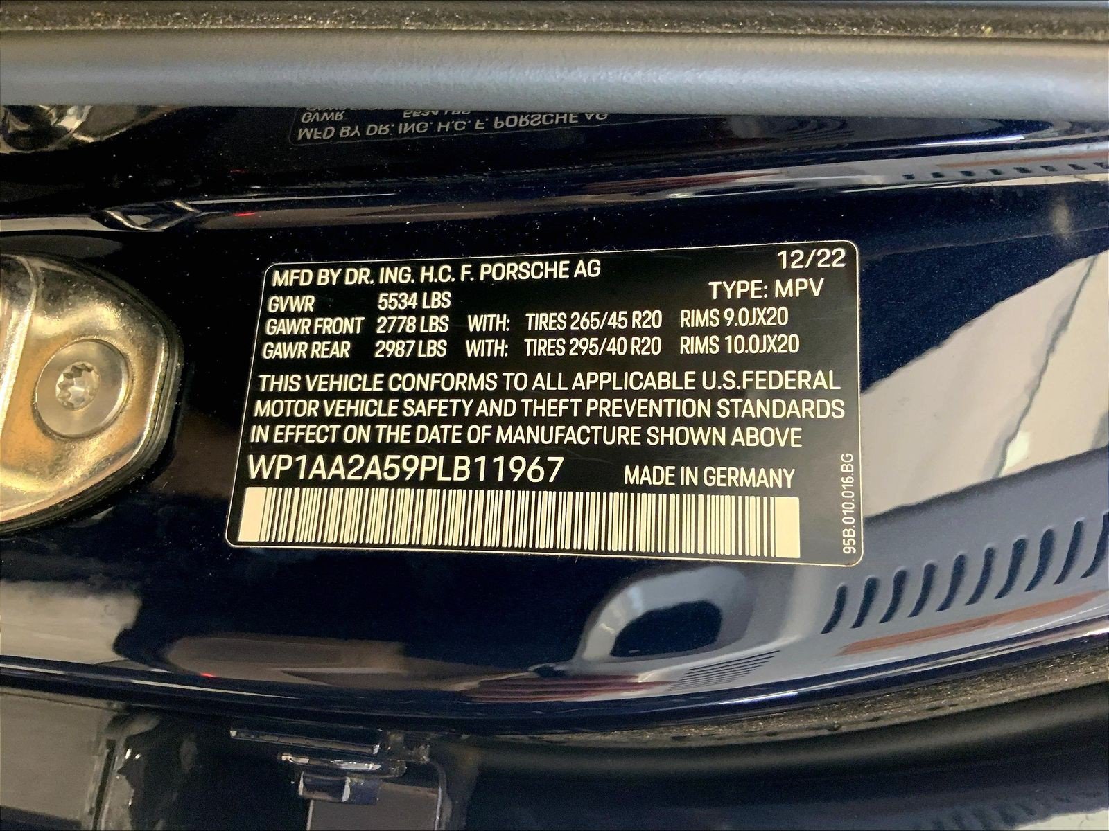 Certified 2023 Porsche Macan AWD/4WD image 33