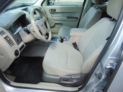 Used 2011 Ford Escape XLT AWD/4WD image 2