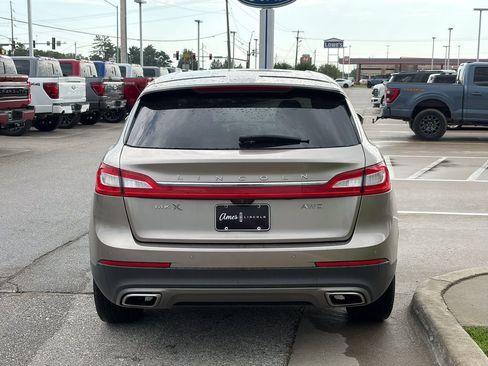 Used 2018 Lincoln MKX Select w/ Select Plus Package AWD/4WD image 5