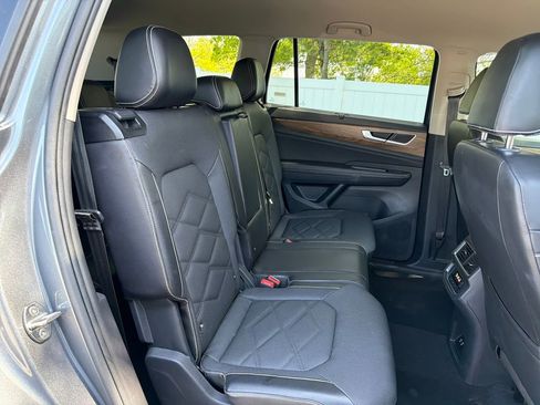 Used 2024 Volkswagen Atlas SE AWD/4WD image 47