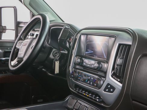 Used 2017 GMC Sierra 2500 SLT w/ Duramax Plus Package AWD/4WD image 29