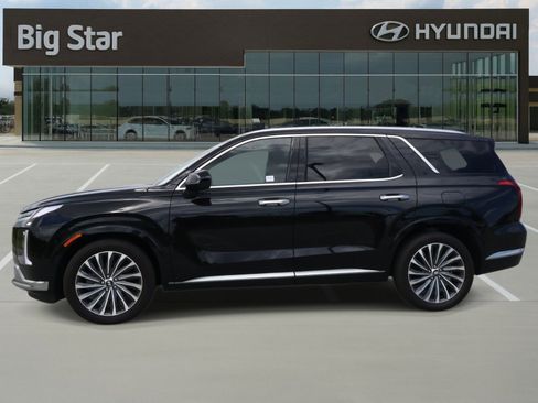 Used 2024 Hyundai Palisade FWD image 2