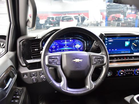 Used 2023 Chevrolet Silverado 1500 LT AWD/4WD image 8