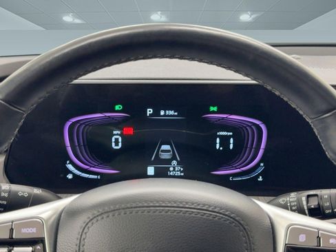 Used 2024 Kia Telluride EX w/ EX Captain's Chair Package image 17