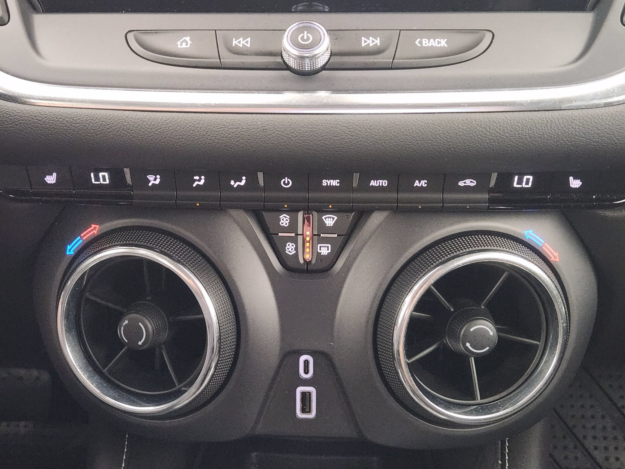 Used 2023 Chevrolet Blazer LT w/ Convenience Package FWD image 17