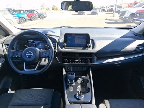Used 2024 Nissan Rogue SV image 12
