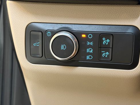 Used 2020 Ford Escape SEL FWD image 24