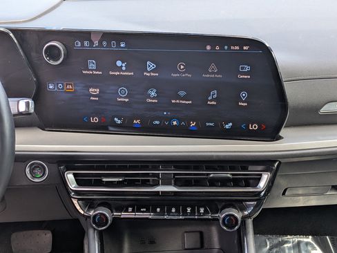 Used 2024 Chevrolet Traverse LT FWD image 20