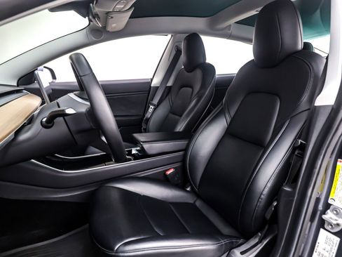 Used 2019 Tesla Model 3 Standard Range Plus image 17