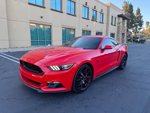 Used 2017 Ford Mustang GT RWD image 1