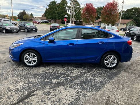 Used 2017 Chevrolet Cruze LT w/ Convenience Package image 6
