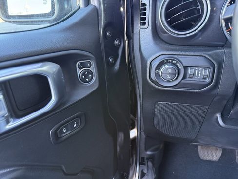 Used 2022 Jeep Gladiator Sport image 8