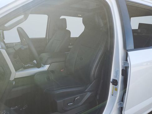 Used 2018 Ford F150 Lariat w/ Equipment Group 502A Luxury AWD/4WD image 9