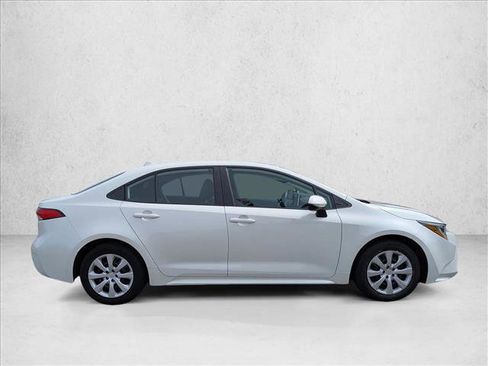 Used 2020 Toyota Corolla LE FWD image 4