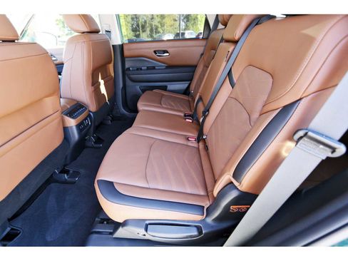 Used 2025 Nissan Pathfinder Platinum w/ Cargo Package image 13