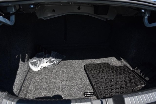 Used 2025 Volkswagen Jetta SE w/ Sunroof Package FWD image 24