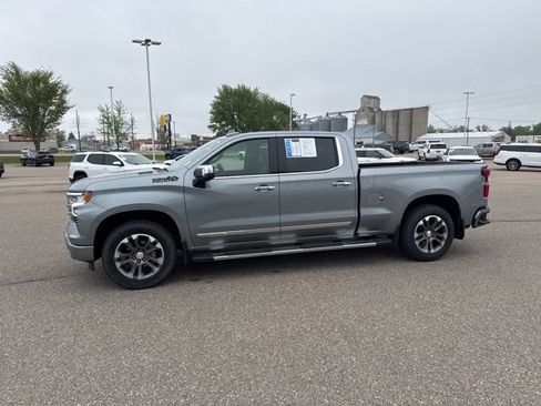 Used 2024 Chevrolet Silverado 1500 High Country w/ Z71 Off-Road Package AWD/4WD image 3