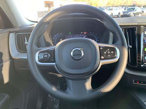 Used 2025 Volvo XC60 B5 Plus image 18