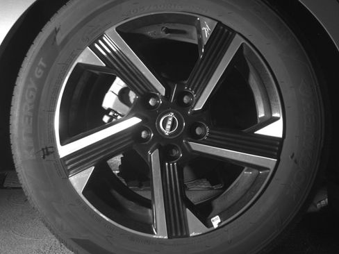 Used 2025 Nissan Sentra SV FWD image 18