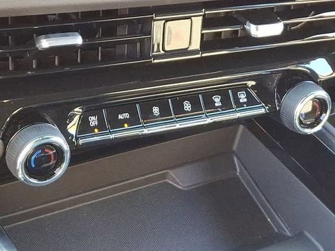 Used 2025 Chevrolet Tahoe LS AWD/4WD image 13