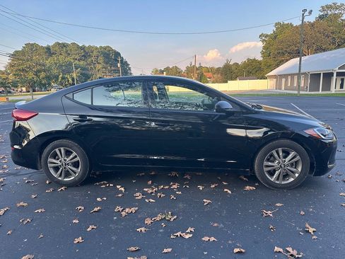 Used 2018 Hyundai Elantra Value Edition FWD image 6