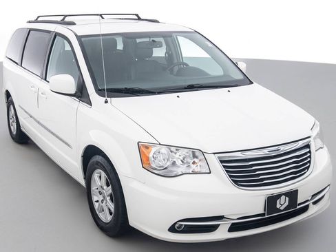 Used 2013 Chrysler Town & Country Touring FWD image 1