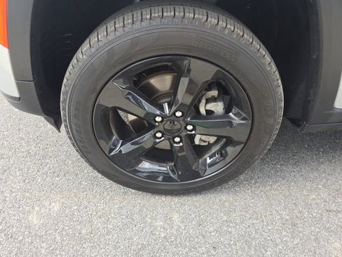 Certified 2025 Jeep Grand Cherokee L Limited w/ Black Appearance Package image 8