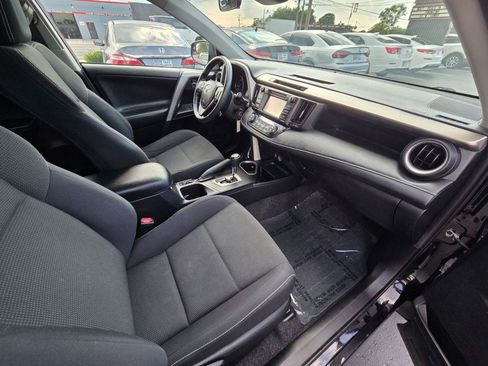 Used 2017 Toyota RAV4 XLE AWD/4WD image 19
