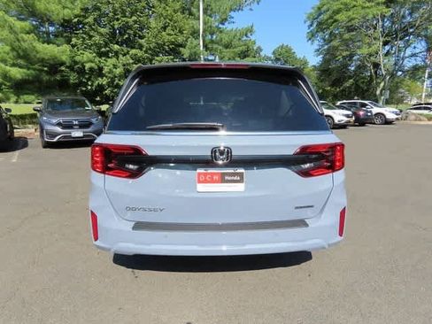 New 2026 Honda Odyssey Touring image 5
