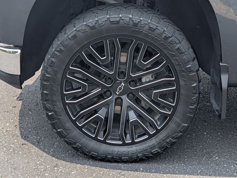 Used 2019 Chevrolet Silverado 1500 LTZ w/ LTZ Premium Package AWD/4WD image 15