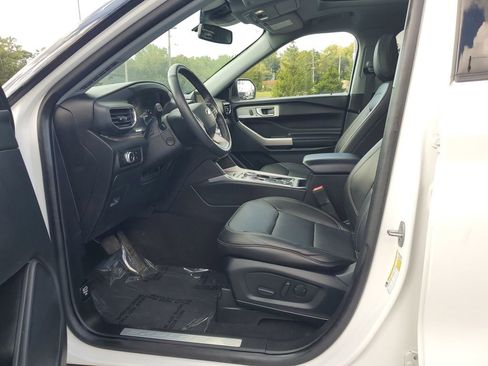 Used 2023 Ford Explorer Limited w/ Equipment Group 301A image 8