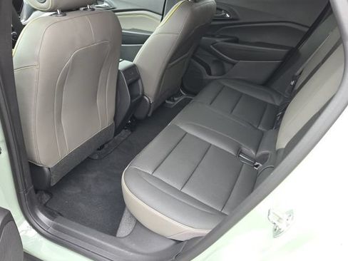 Used 2025 Chevrolet Trax ACTIV FWD image 11