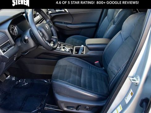 Used 2023 Mitsubishi Outlander SE image 11