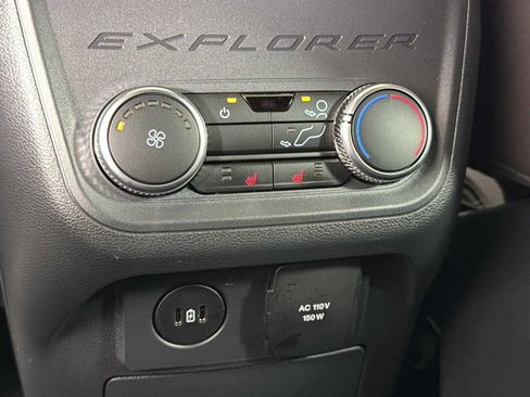 Used 2025 Ford Explorer Platinum image 22