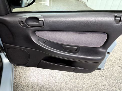 Used 2002 Chrysler Sebring LX image 28